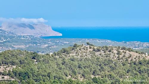 13_view_from_rooftop_towards_albir_bay_1