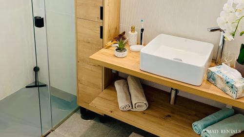 31_master_ensuite_bathroom_1